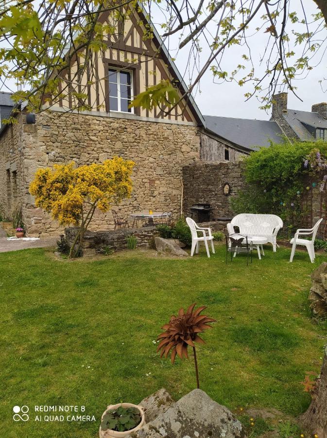 Gite Baie Bonheur Genêts Exterior foto